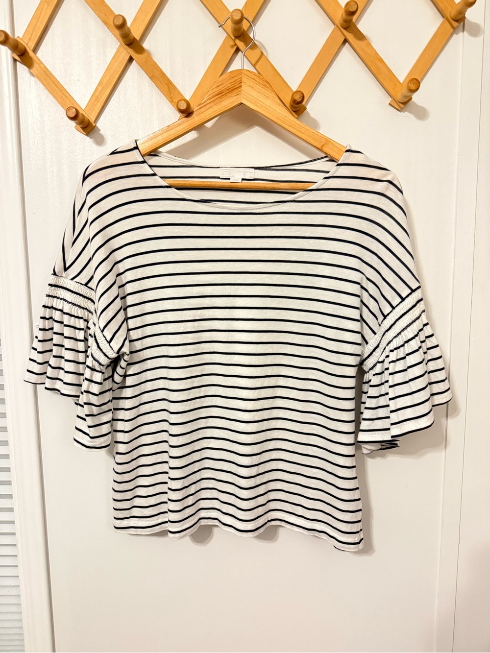 14th & Union Women’s White & Blue Striped Ruffle Sleeve Top